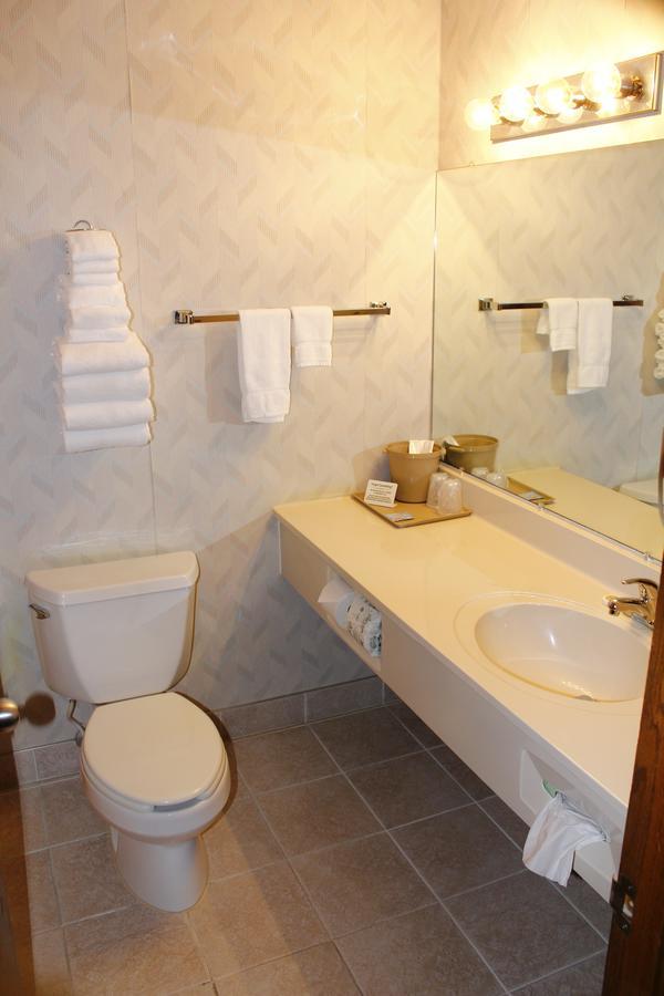 Baraga Lakeside Inn Zewnętrze zdjęcie